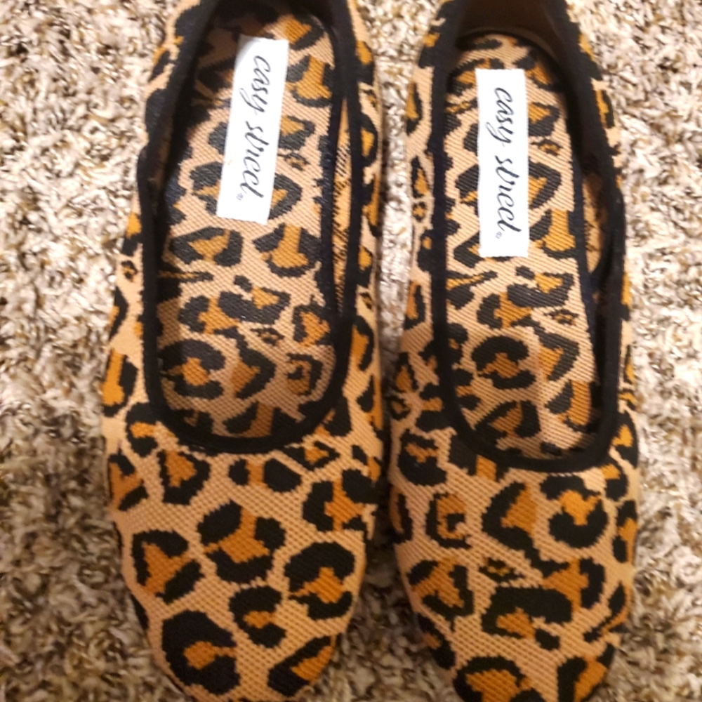 Easy Street Leopard print flats